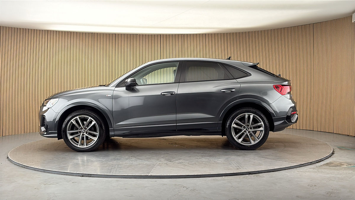 Audi Q3 Image 28