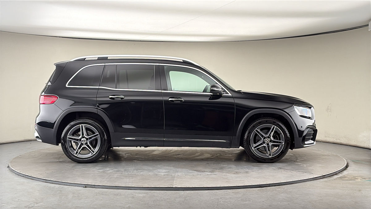 Mercedes-Benz GLB Image 16