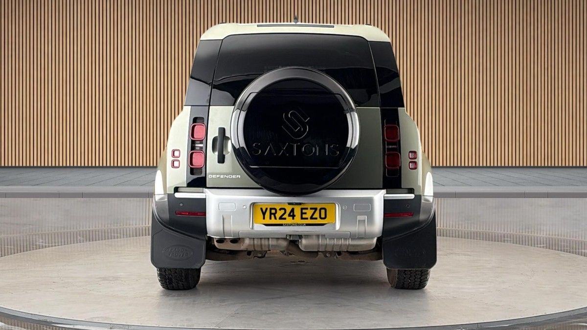 Land Rover Defender 110 Image 4