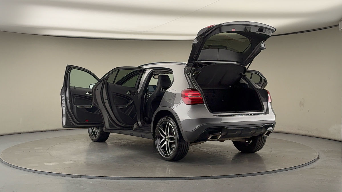 Mercedes-Benz GLA Image 23