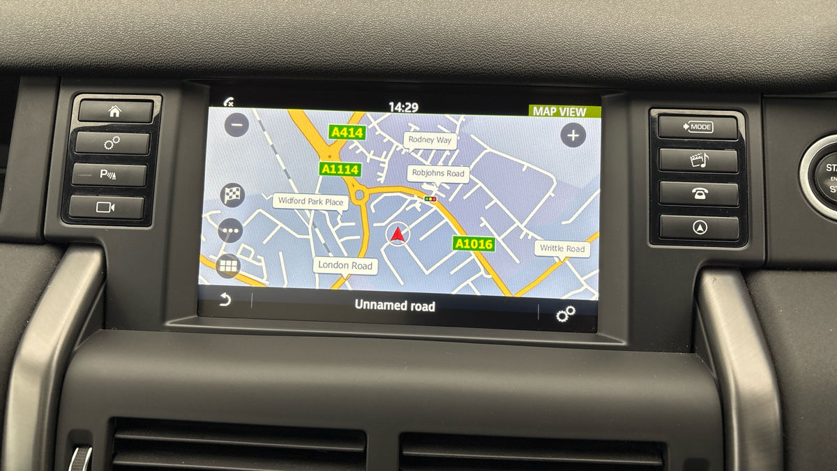 Land Rover Discovery Sport Image 17