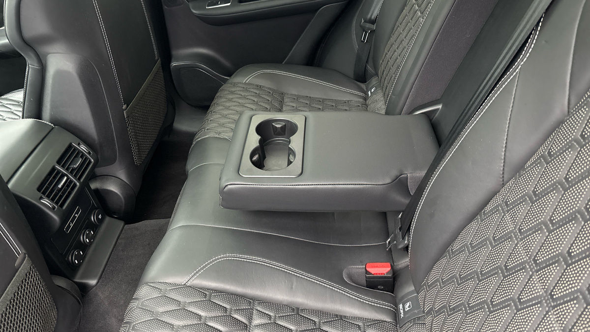 Jaguar F-PACE Image 9