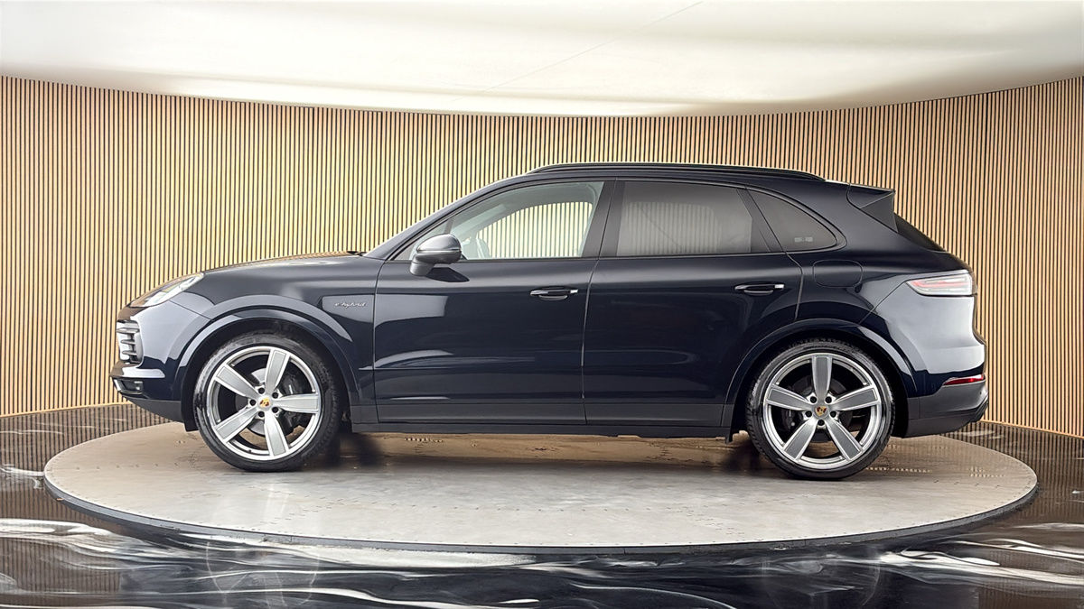 Porsche Cayenne Image 15