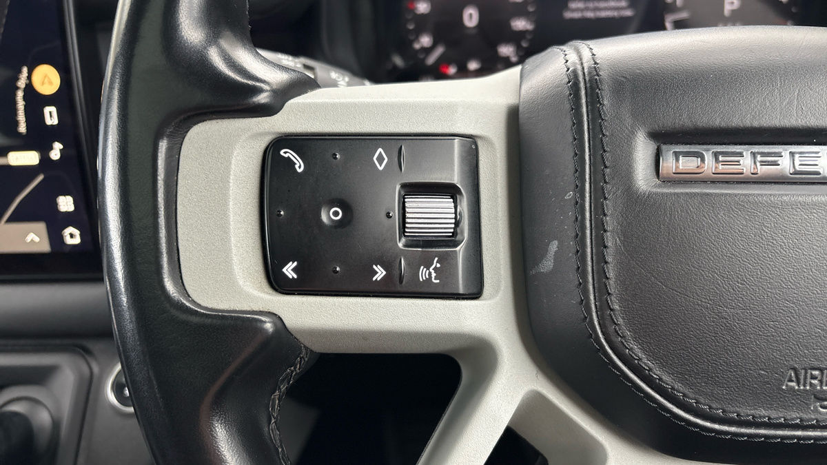 Land Rover Defender 130 Image 13