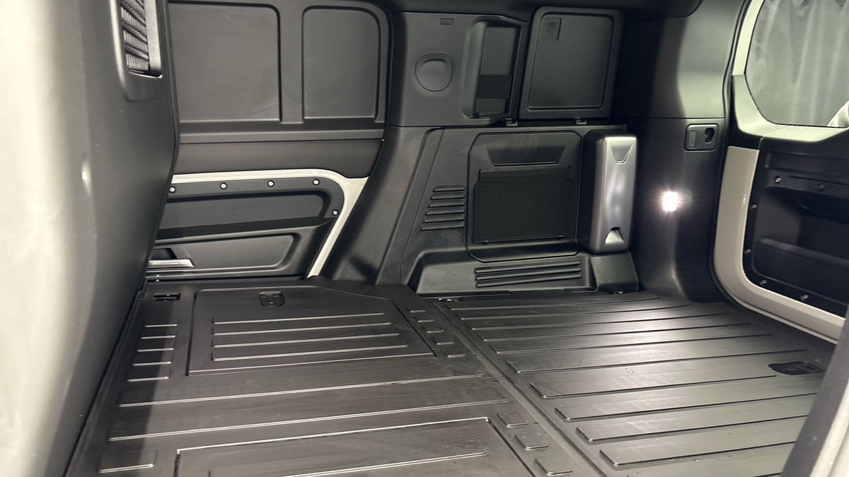 Land Rover Defender 110 Urban Image 8