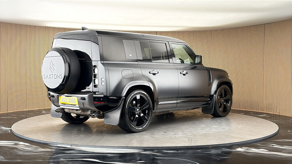 Land Rover Defender 110 Image 21