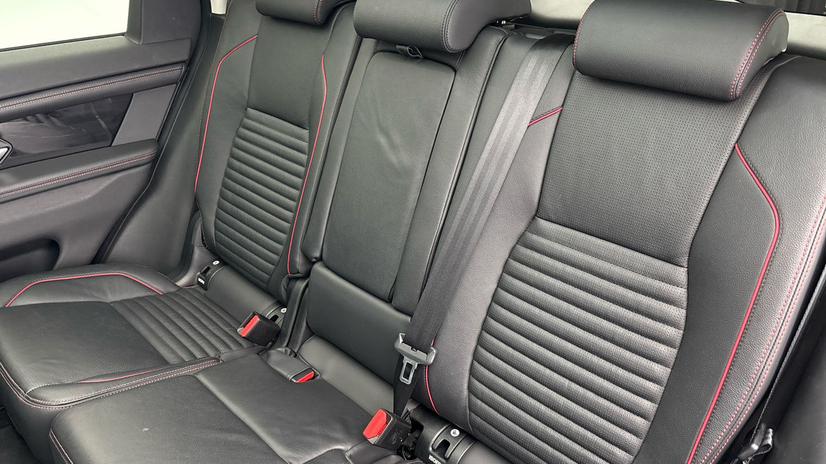 Land Rover Discovery Sport Image 8