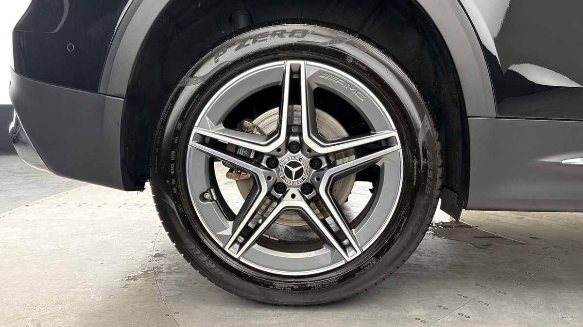 Mercedes-Benz GLB Image 10