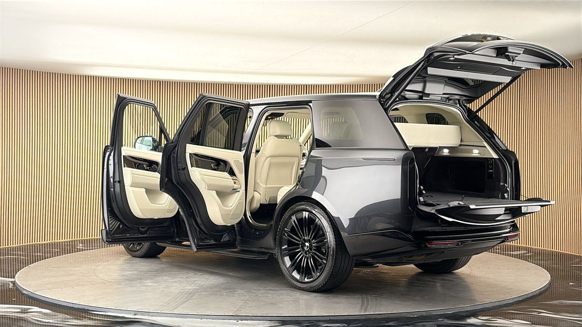 More views of Land Rover Range Rover