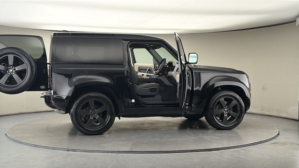 More views of Land Rover Defender 90