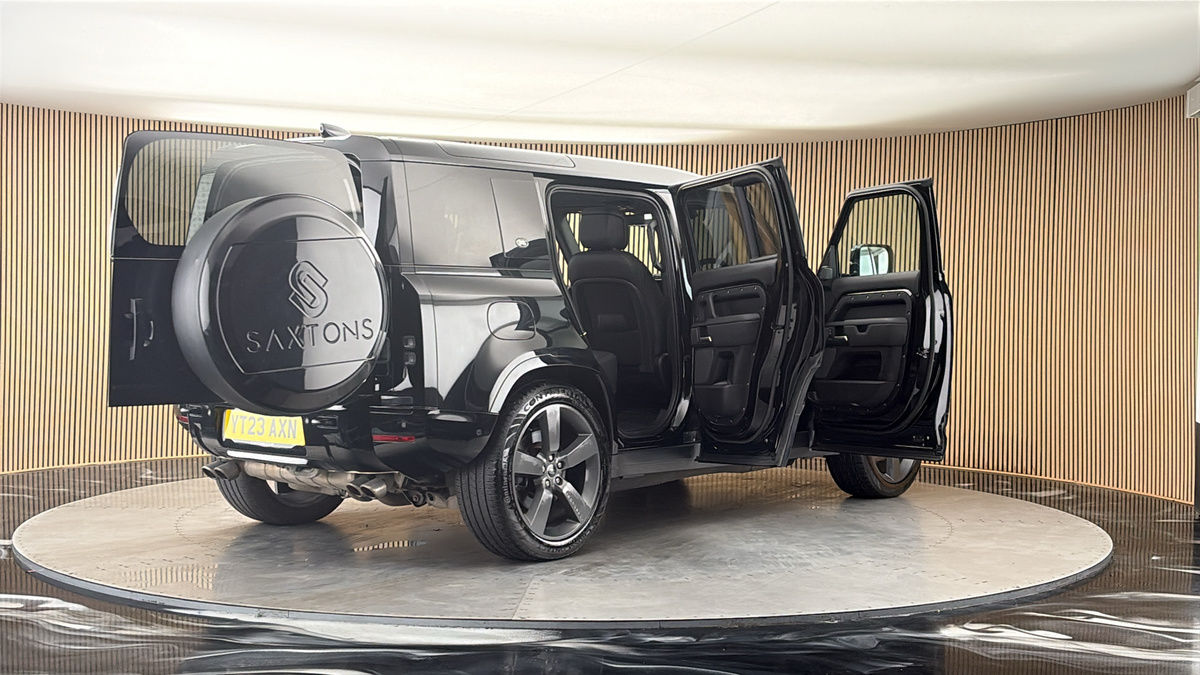 More views of Land Rover Defender 110