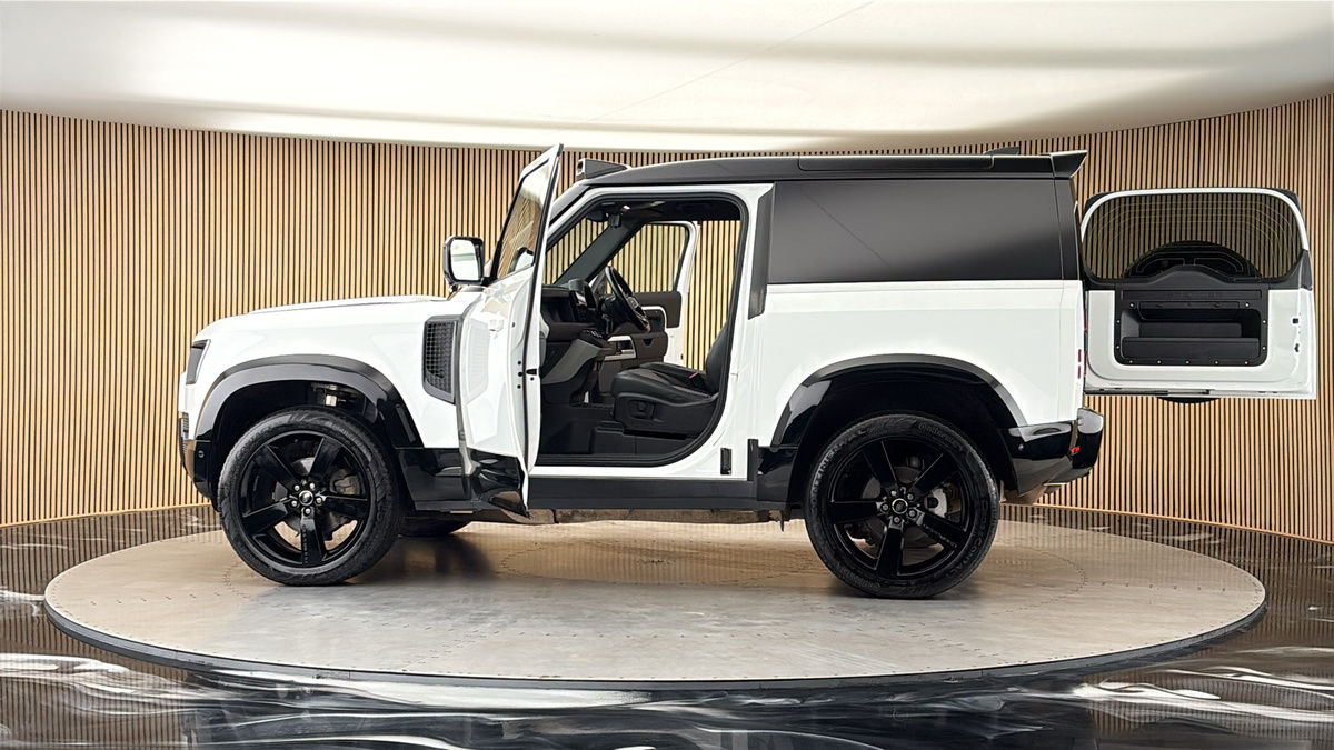 More views of Land Rover Defender 90