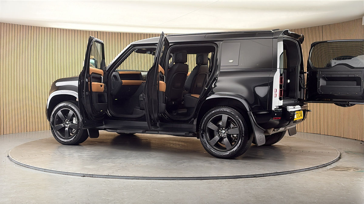 More views of Land Rover Defender 110