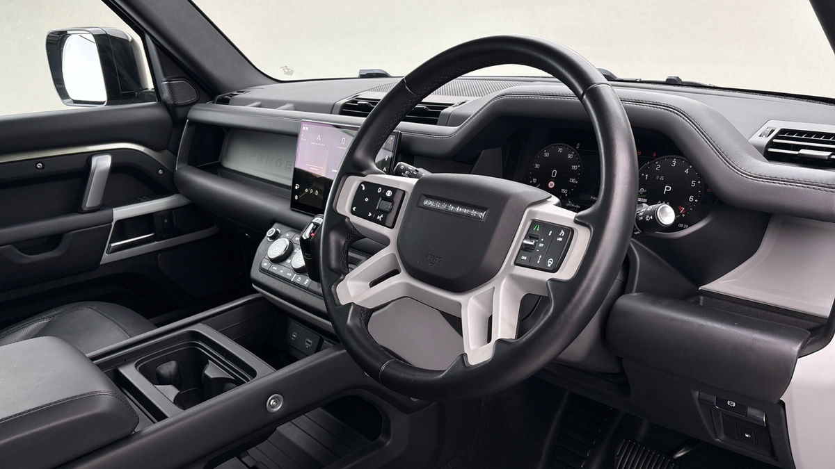 Land Rover Defender 110 Image 5