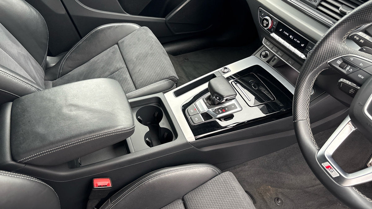 Audi Q5 Image 18