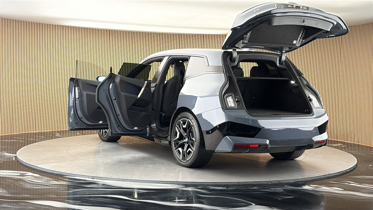BMW iX Image 23