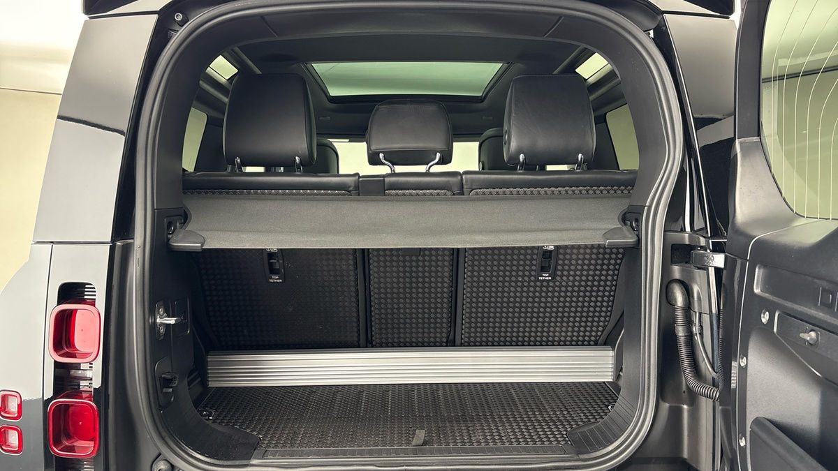 Land Rover Defender 90 Image 11
