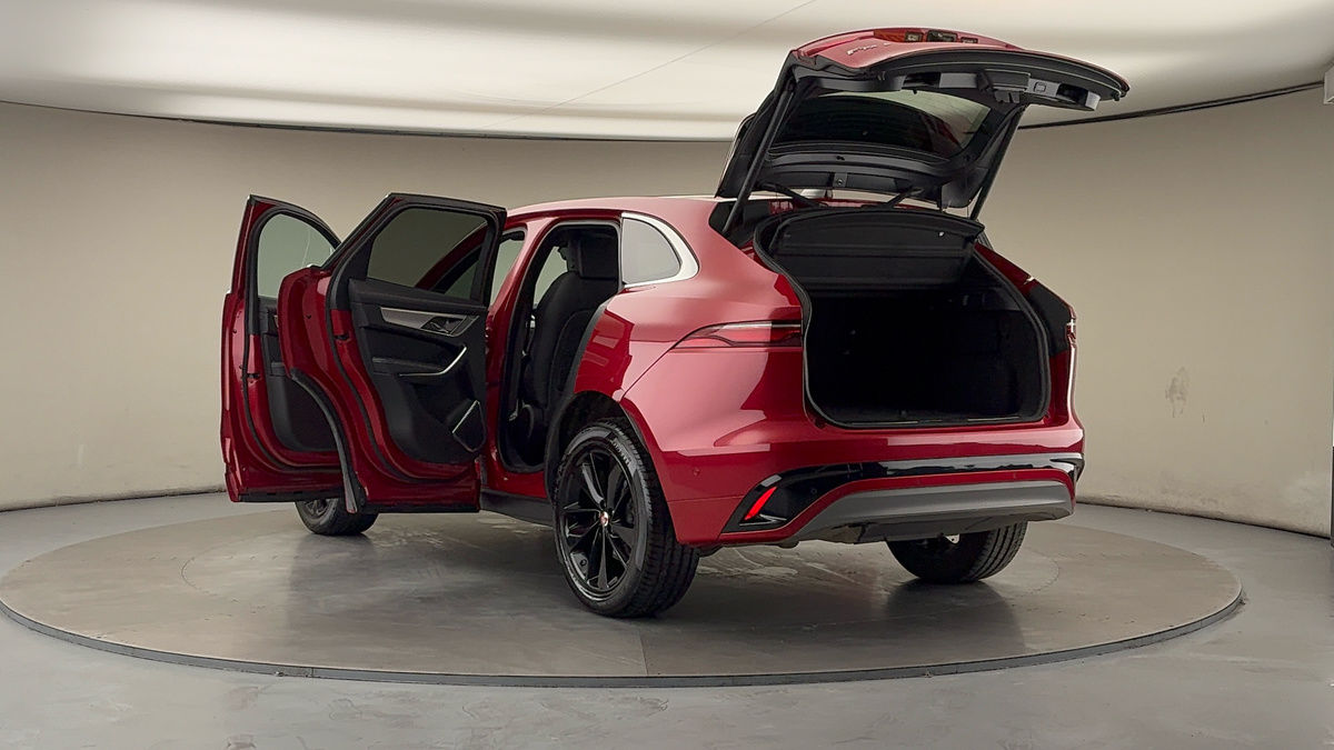 Jaguar F-PACE Image 23