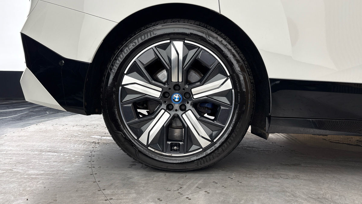 BMW iX Image 10