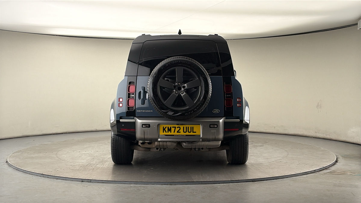 Land Rover Defender 110 Image 4