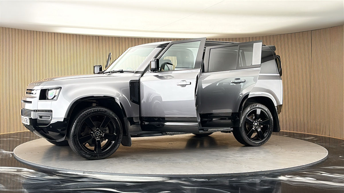 More views of Land Rover Defender 110
