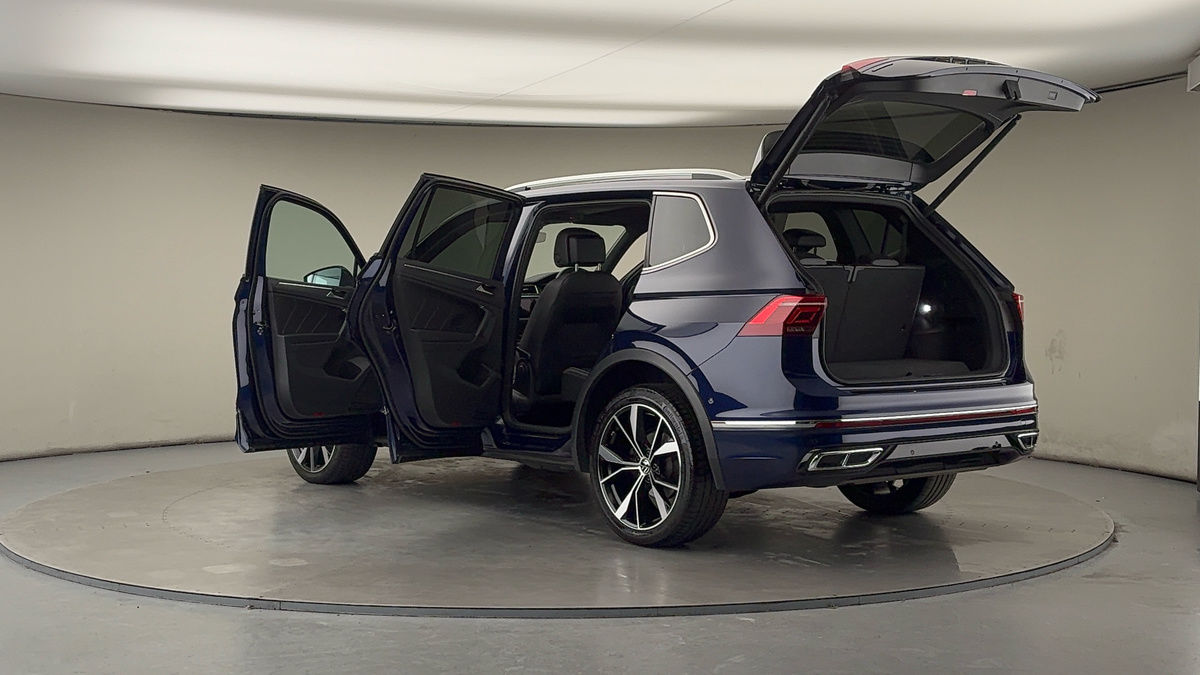 More views of Volkswagen Tiguan Allspace