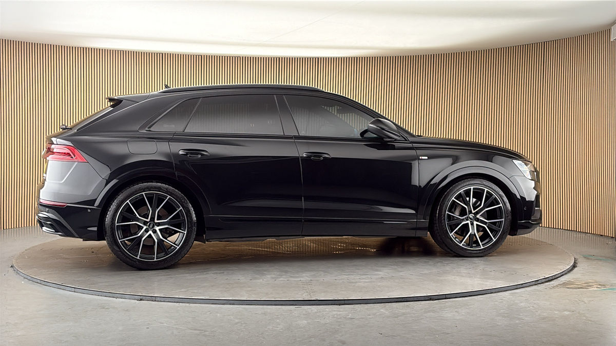 More views of Audi Q8