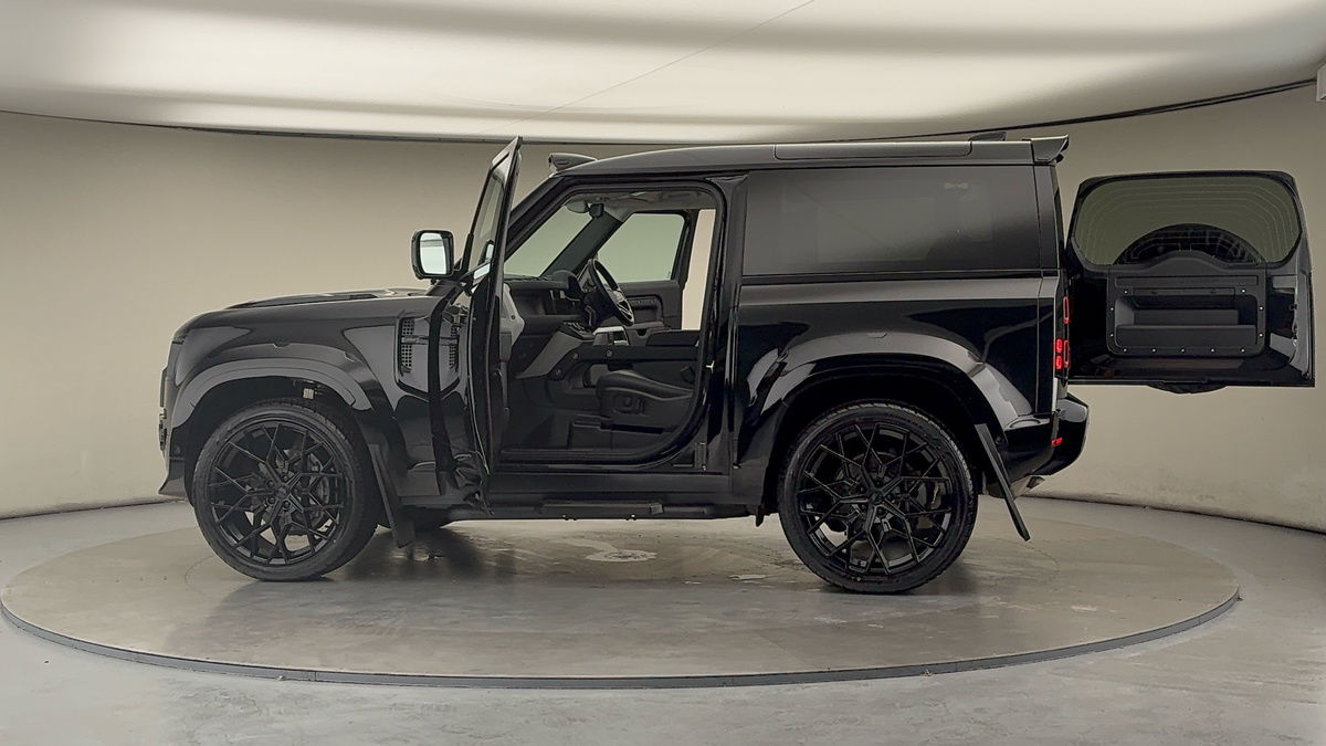 More views of Land Rover Defender 90