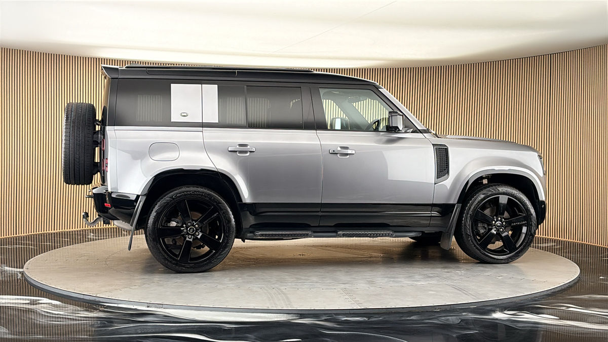 More views of Land Rover Defender 110