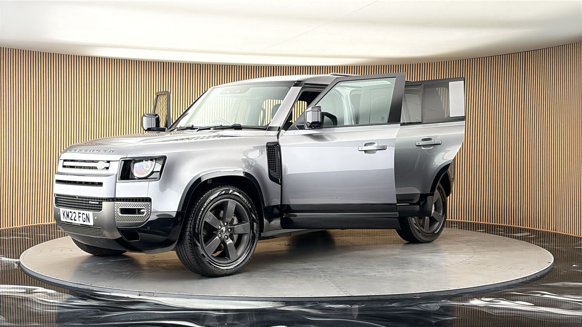Land Rover Defender 110 Image 22