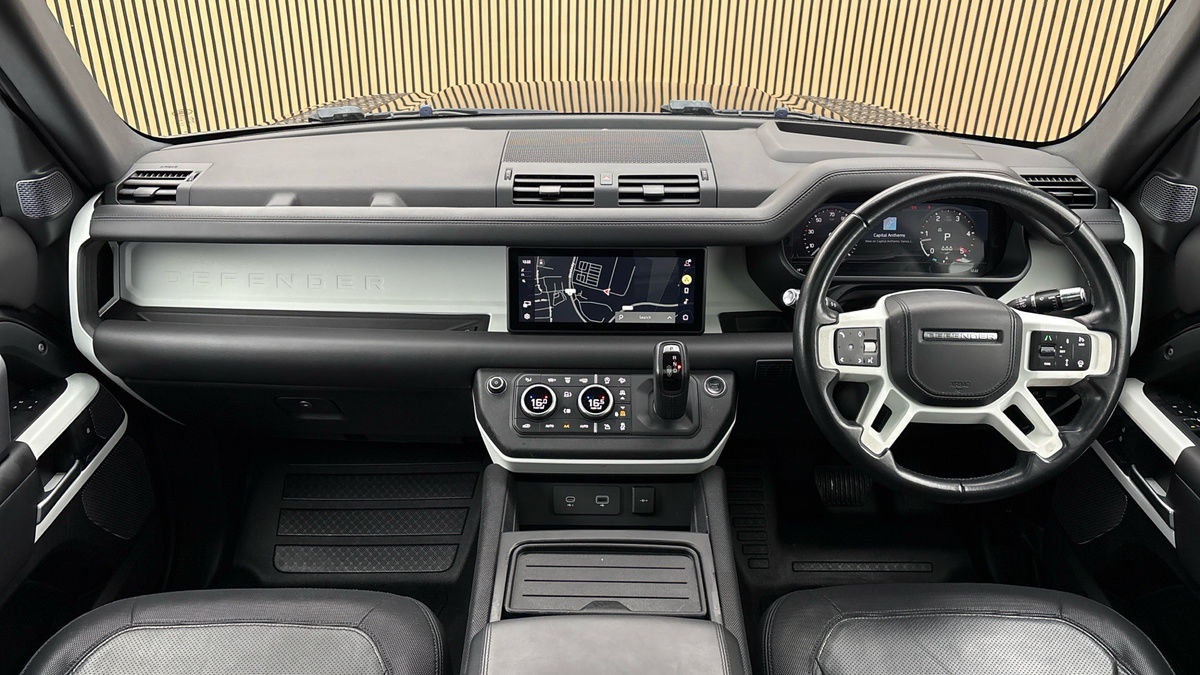 Land Rover Defender 110 Image 12