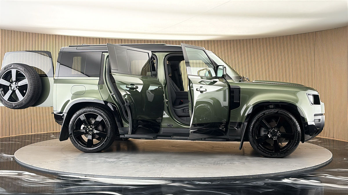 More views of Land Rover Defender 110