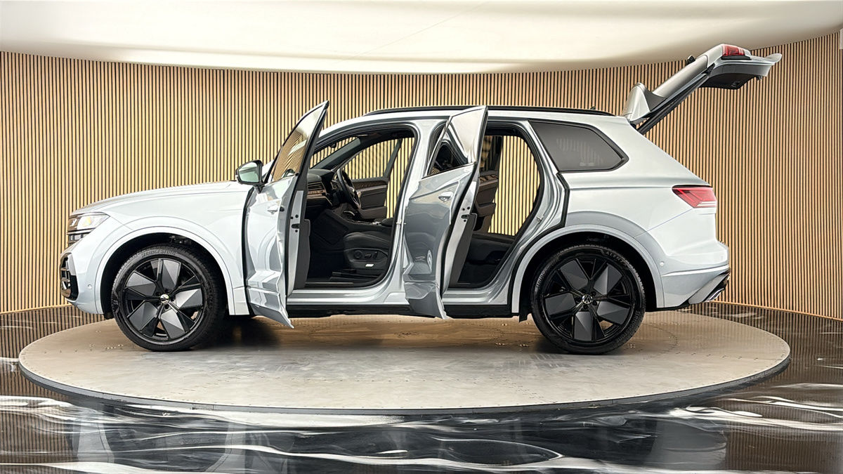 More views of Volkswagen Touareg