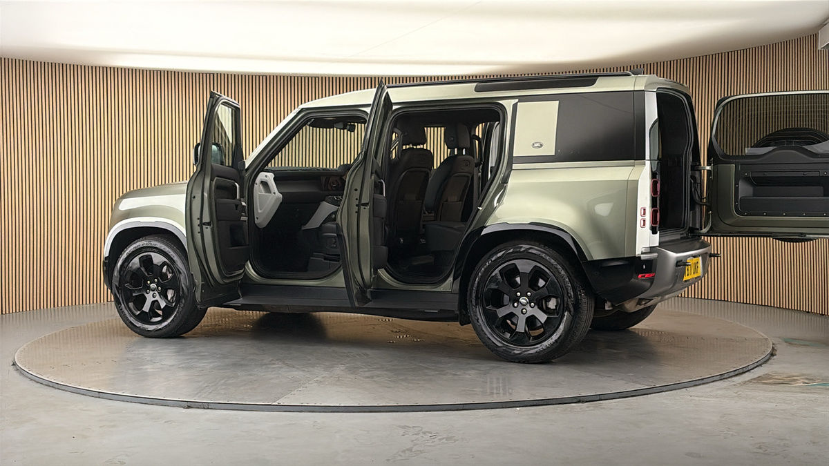 More views of Land Rover Defender 110