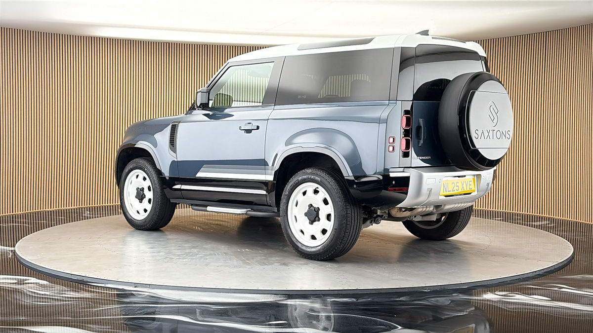 More views of Land Rover Defender 90