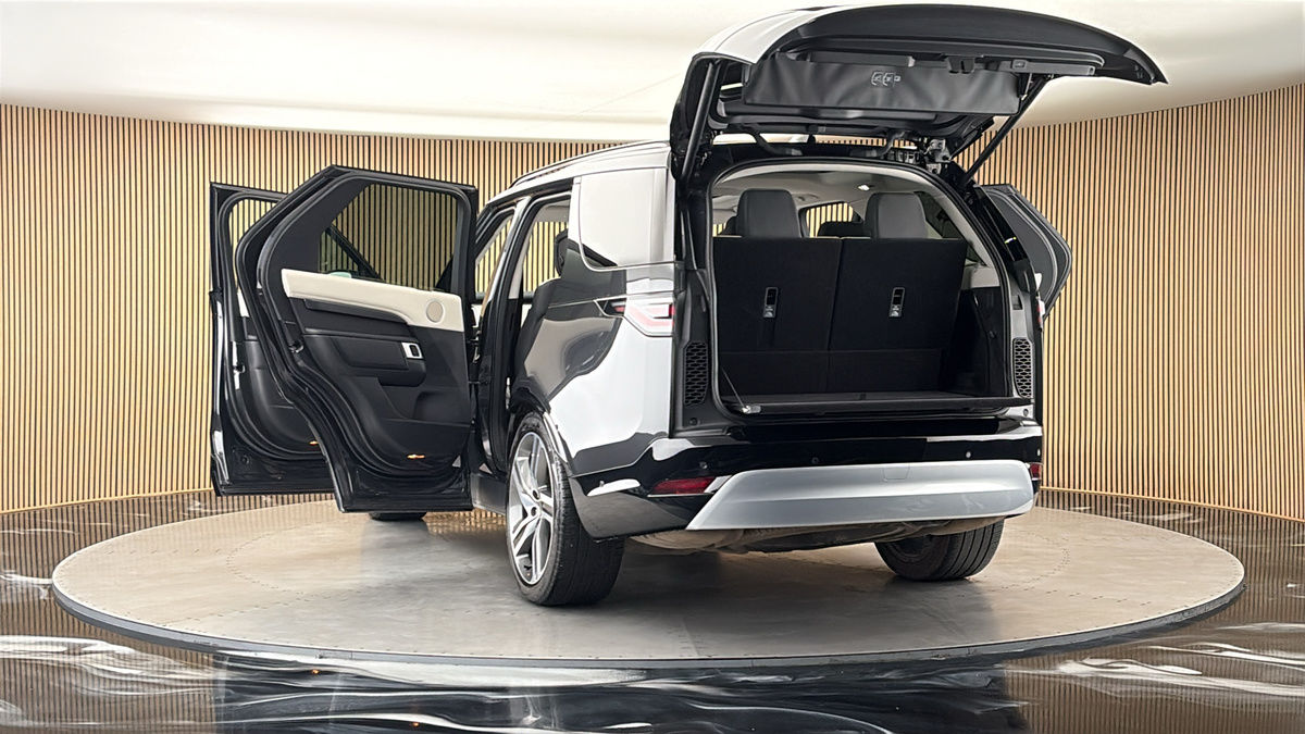 More views of Land Rover Discovery