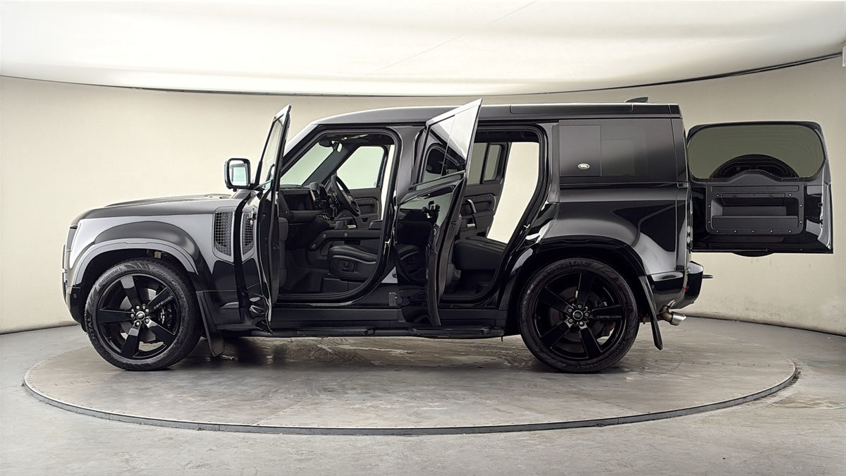 More views of Land Rover Defender 110