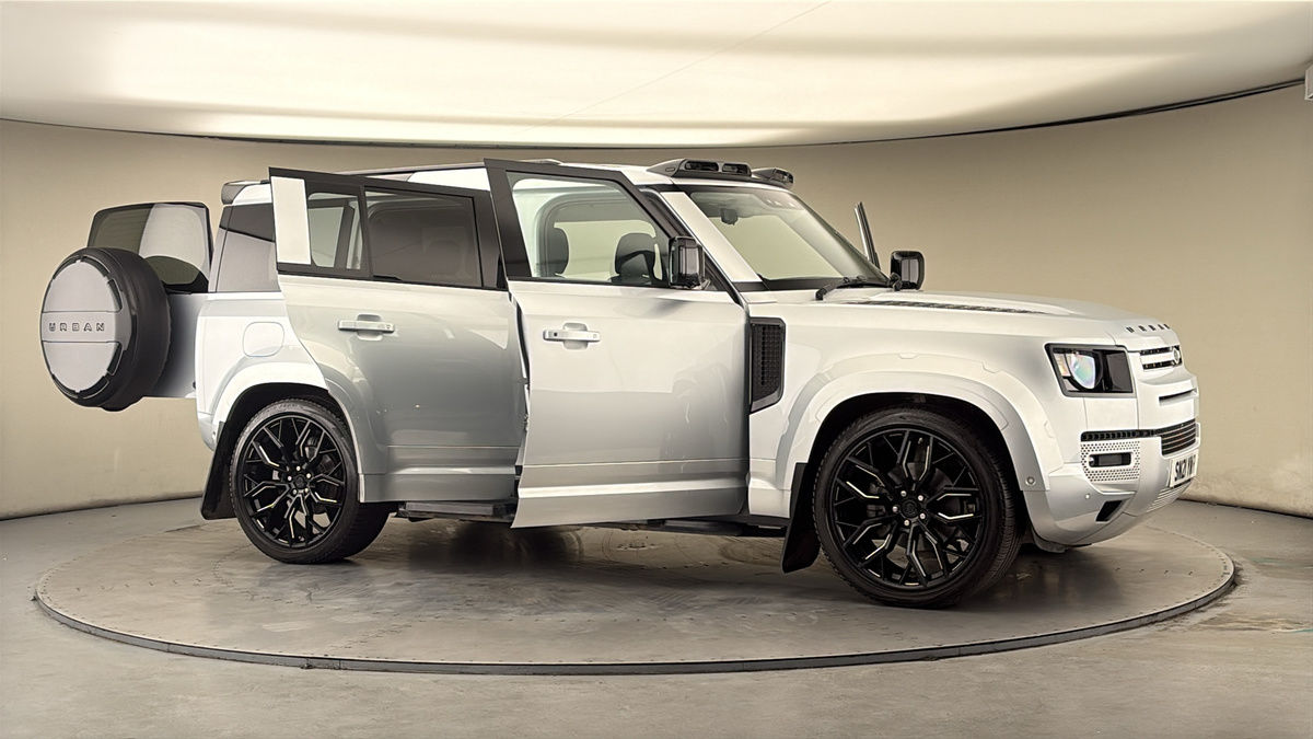 More views of Land Rover Defender 110