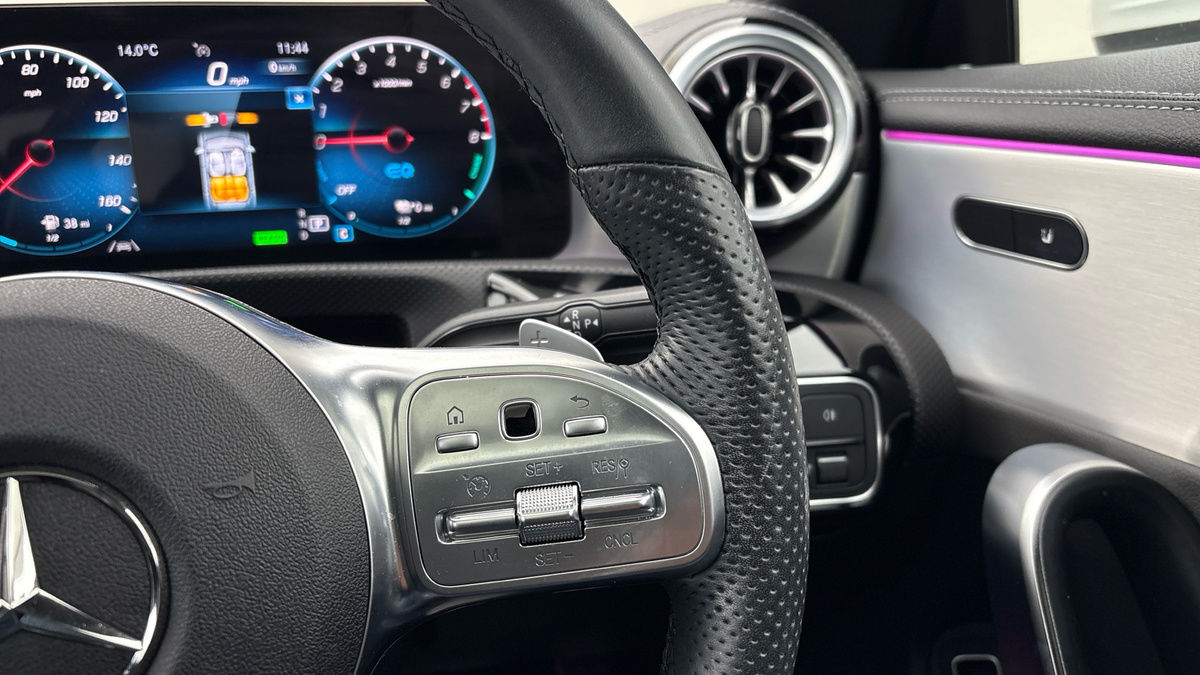 Mercedes-Benz CLA Image 14