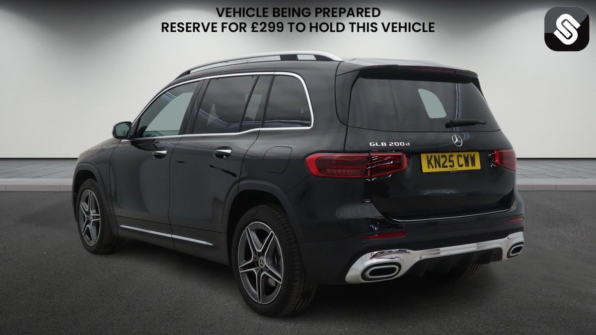 Mercedes-Benz GLB Image 3