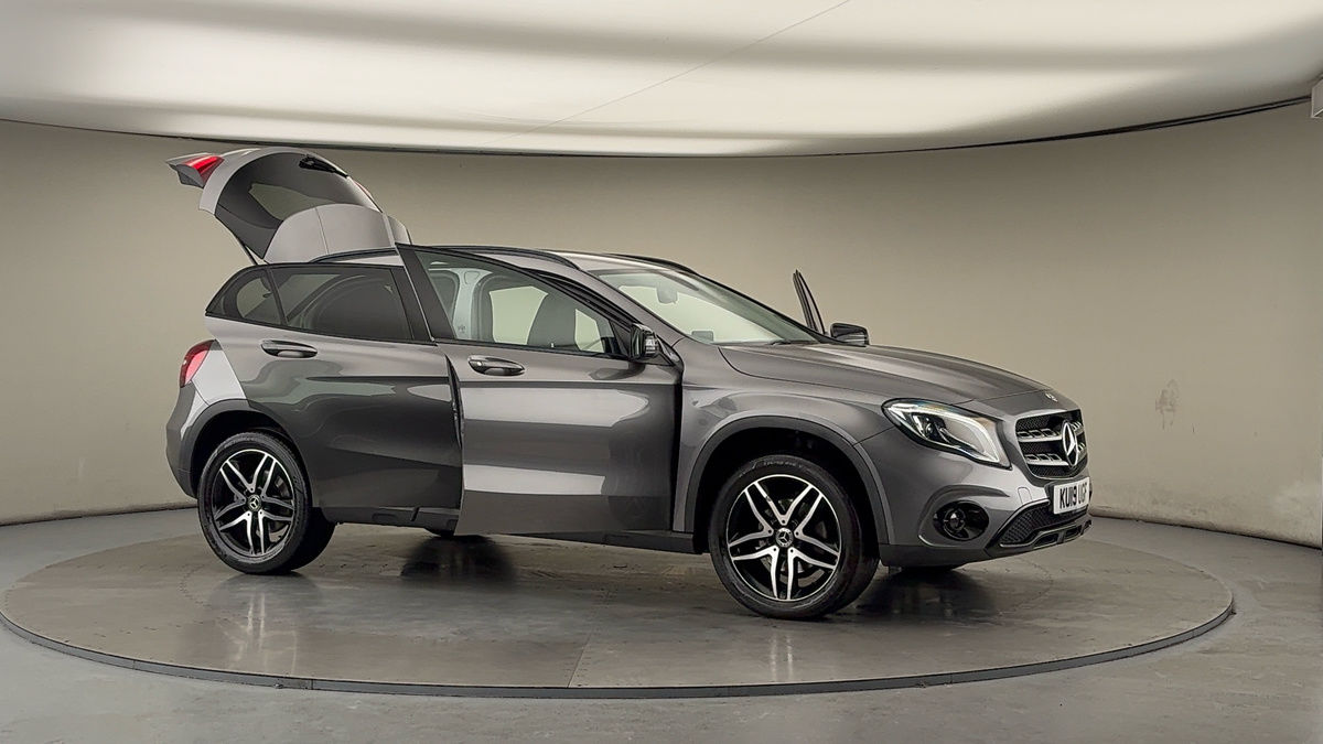 More views of Mercedes-Benz GLA