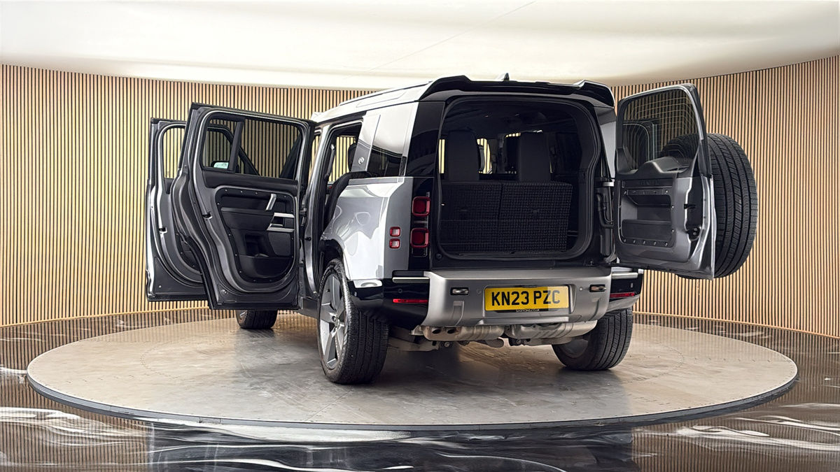 More views of Land Rover Defender 110