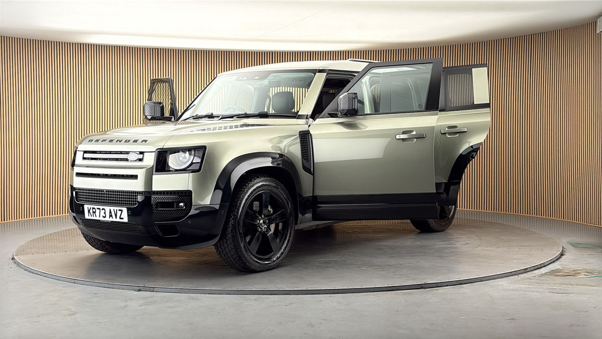 More views of Land Rover Defender 110