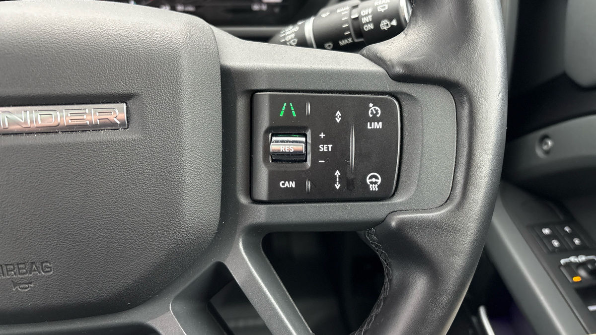 Land Rover Defender 90 Image 14