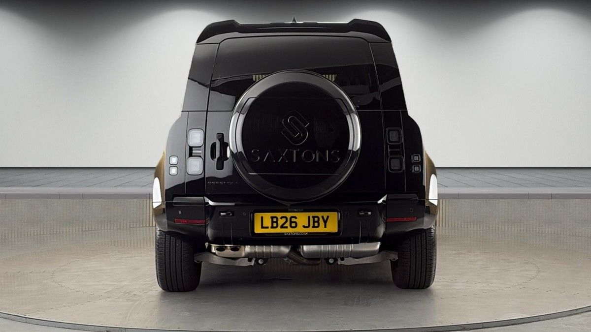 Land Rover Defender 110 Image 4