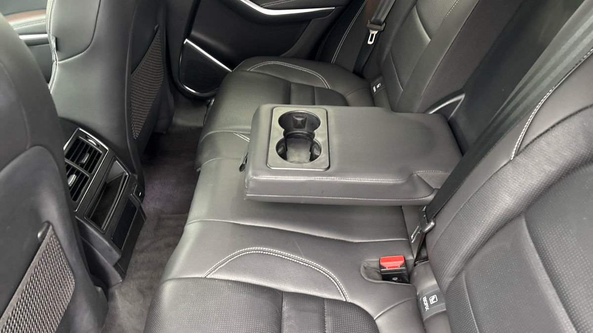 Jaguar F-PACE Image 9