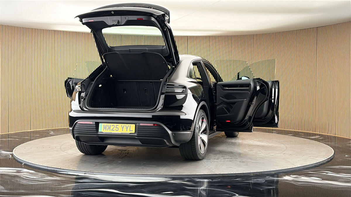 More views of Porsche Macan