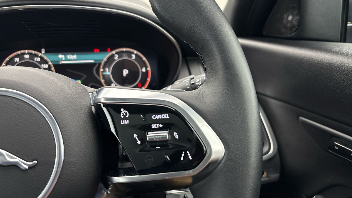 Jaguar E-PACE Image 14