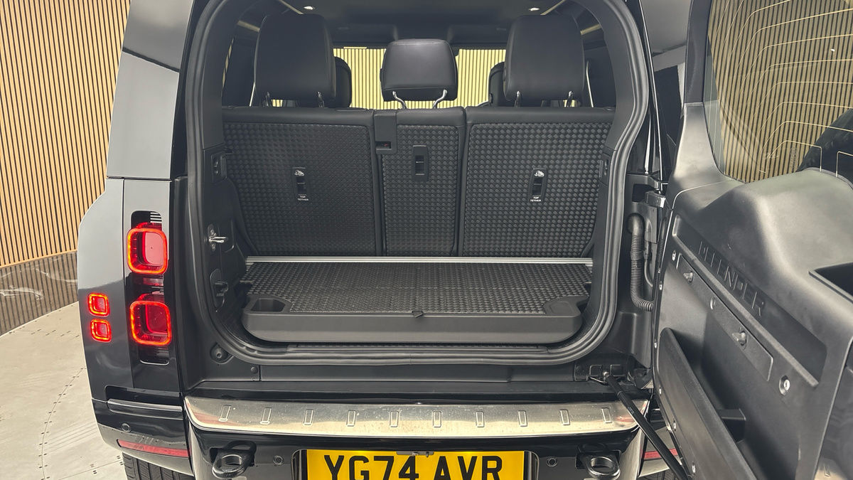 Land Rover Defender 90 Image 11