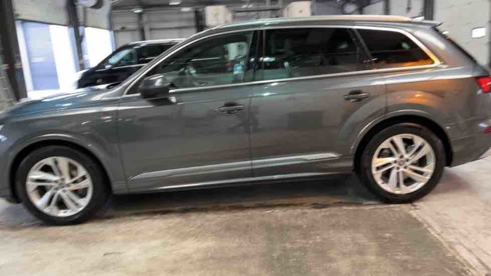 More views of Audi Q7